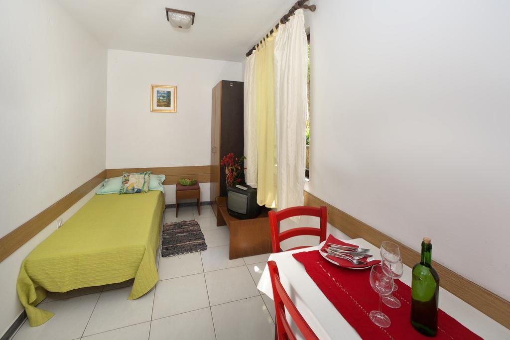 Apartments Mladenka Poreč Szoba fotó